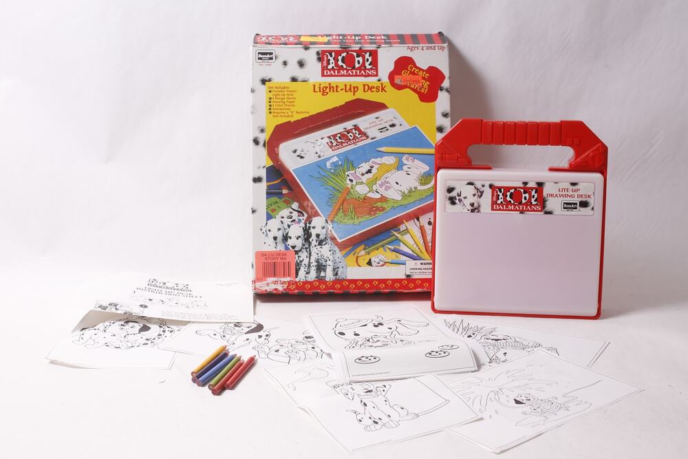 RoseArt 101 Dalmatians Light-up Drawing Desk Disney Children ~ 260612-WH 1104